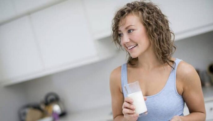 Meitene uz kefīra diētu